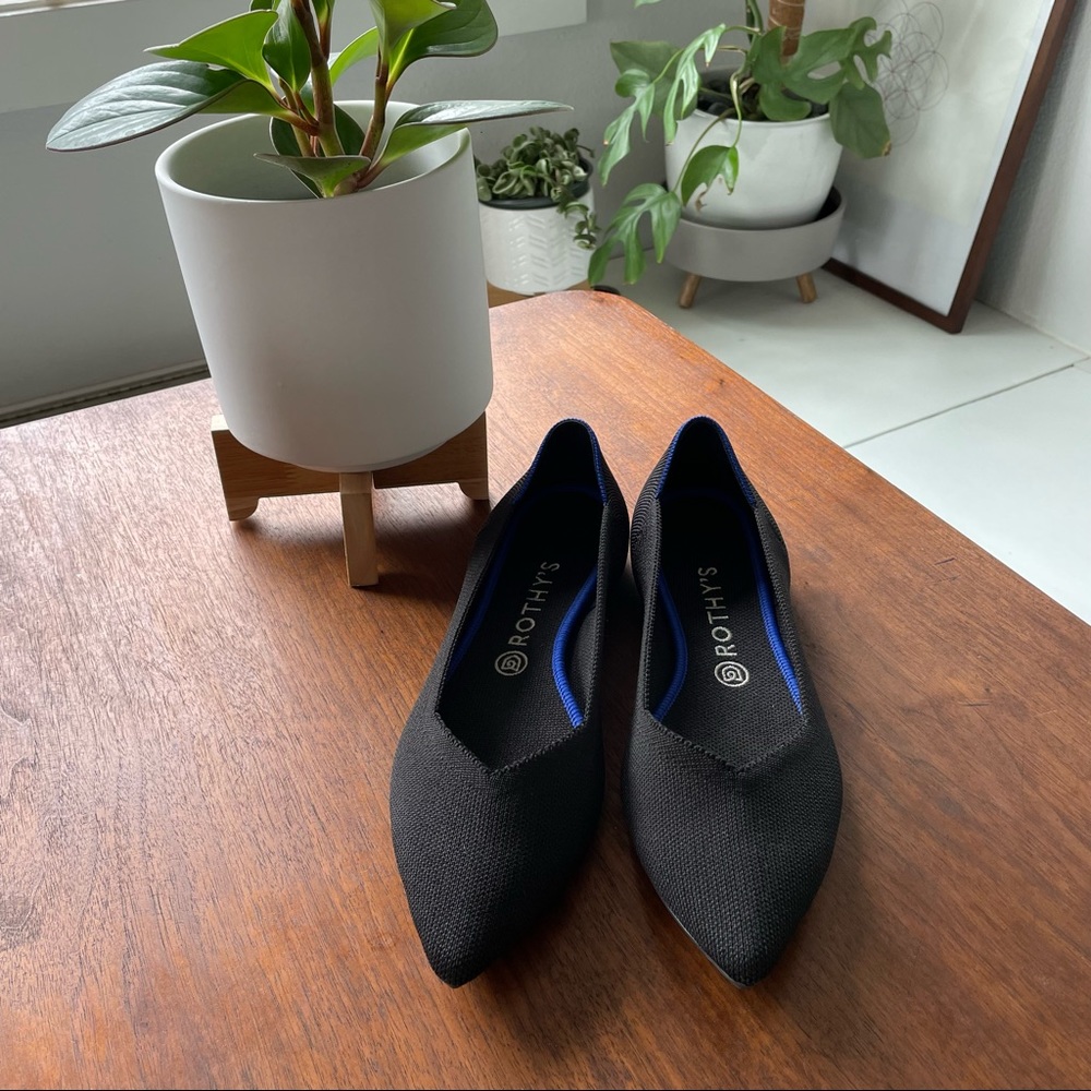 Rothy’s The Point in black